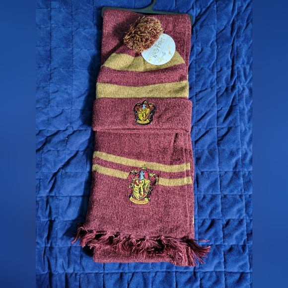 Maroon and Gold Striped Scarf And Hat with Crest - Picture 1 of 3